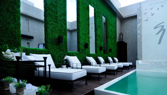 Piano Lounge