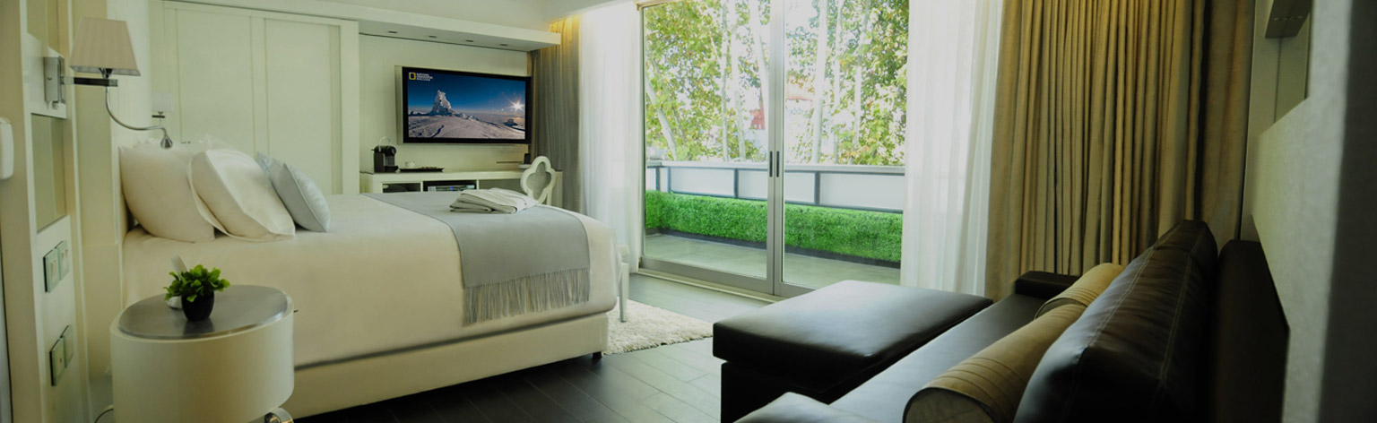 1828 Smart Hotel Rooms